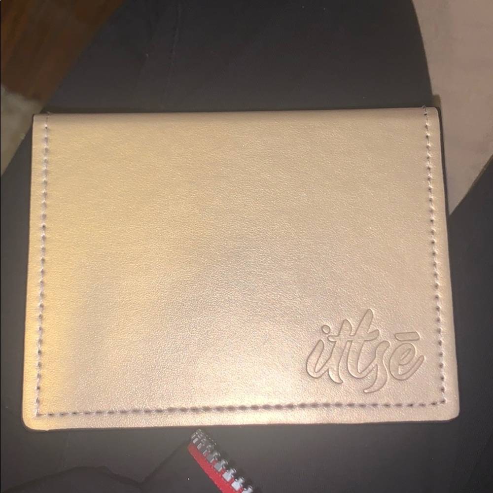 Ittsé magnetic eyeshadow palette